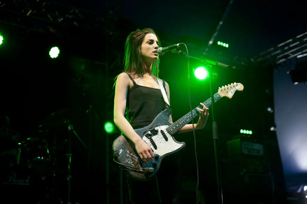 Japanese Voyeurs performing at Sonisphere 2011